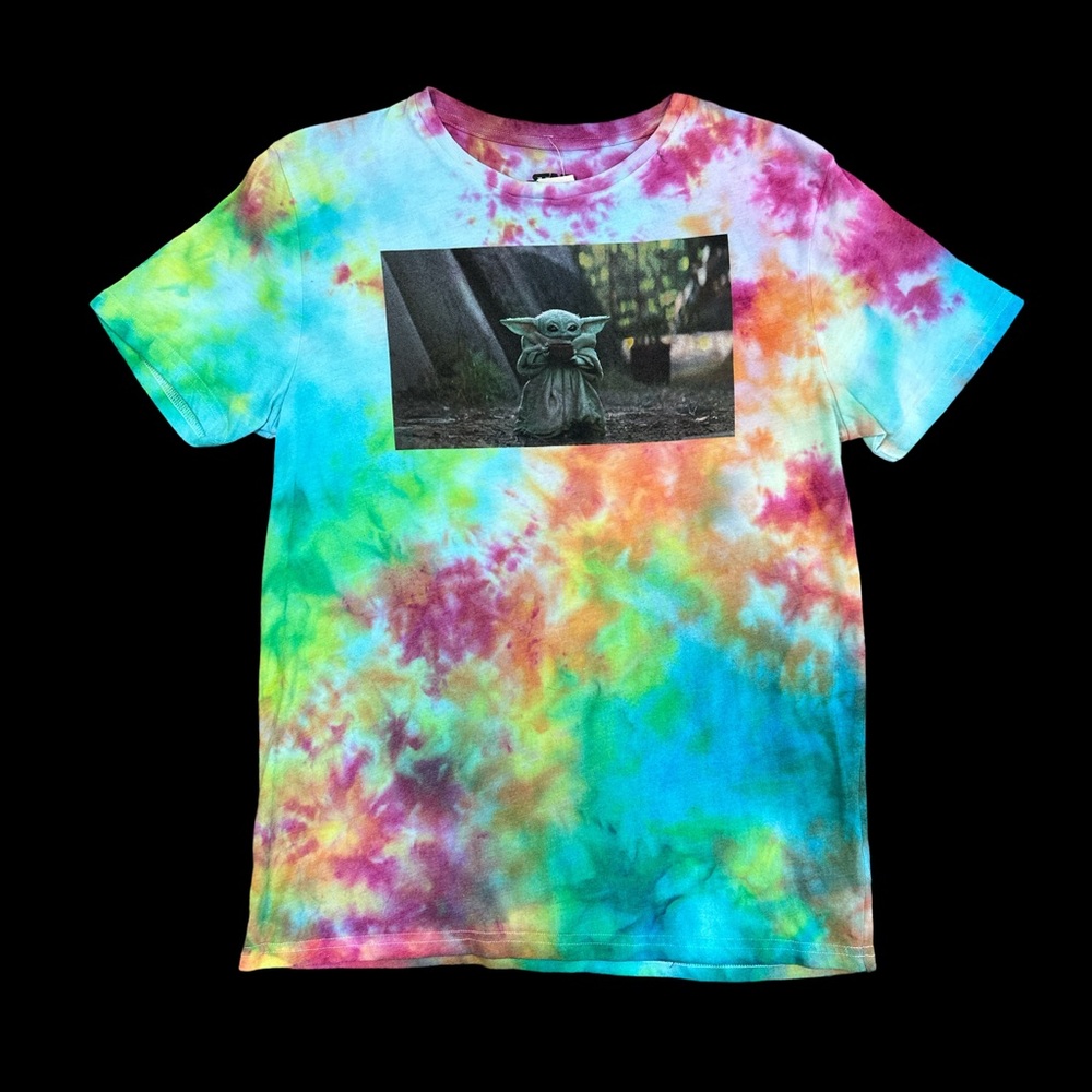 mandalorian Star Wars baby yoda tie dye tshirt - M 28x20